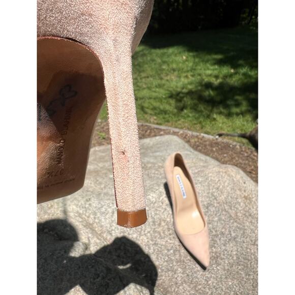 Manolo Blahnik Nude Suede Heels - Picture 11 of 14